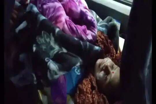 नसबंदीच्या ऑपरेशनदरम्यान घडला धक्कादायक प्रकार; महिलेच्या नातेवाईकांचा रुग्णालयातच गोंधळ