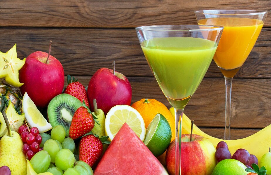 सायट्रिक ऍसिड आपल्या आरोग्यासाठी चांगलं असलं तरीदेखील सायट्रिक ऍसिडमुळे पोटदुखी वाढू शकते. लिंबू, संत्र यासारख्या आंबट पदार्थांमध्ये सायट्रिक ऍसिड जास्त असतं. त्यामुळे अतिप्रमाणात खाल्ल्यामुळे त्याचे दुष्परिणामही भोगावे लागतात.