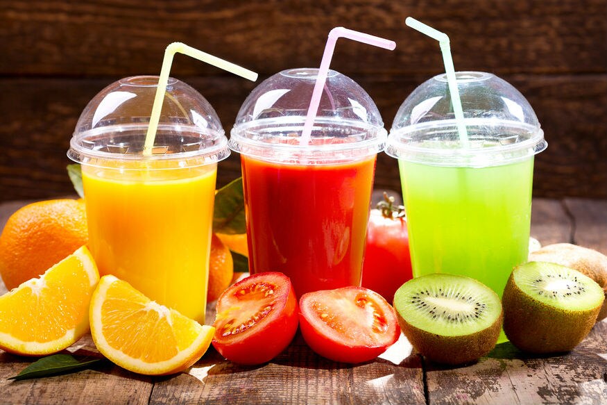 जेवणानंतर फळं खाल्ल्यास त्याचा चुकीचा परिणाम शरीरावरती होतो. फळ चावून खवीत त्यातील फायबर्सने पोट चांगलं राहतं. त्यामुळे आरोग्याला लाभ मिळतात मात्र, फळांचा रस प्यायला आवडत असेल तर, त्यामध्ये साखरेचा वापर करू नये.