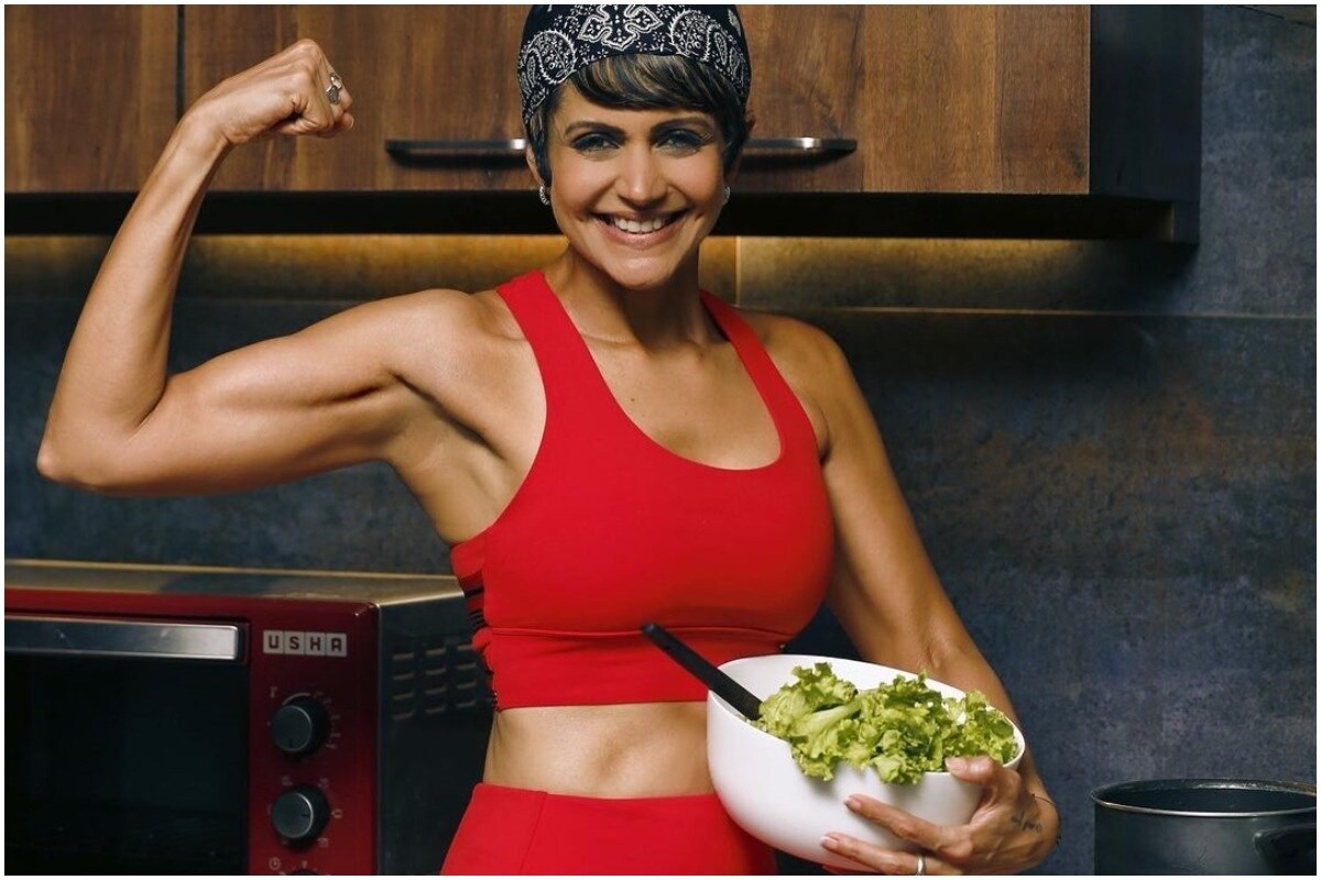 तब्बल महिन्याभरानंतर मंदिराने शेअर केला हसमुख फोटो; म्हणाली...