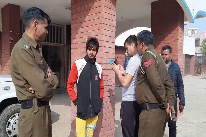 अशा बुलेटच्या आवाजामुळे रस्त्यावरील जाणारी येणारी लोकं पूर्णपणे घाबरतात. ज्यामुळे त्यांच्या अपघाताचा धोका संभवतो. 