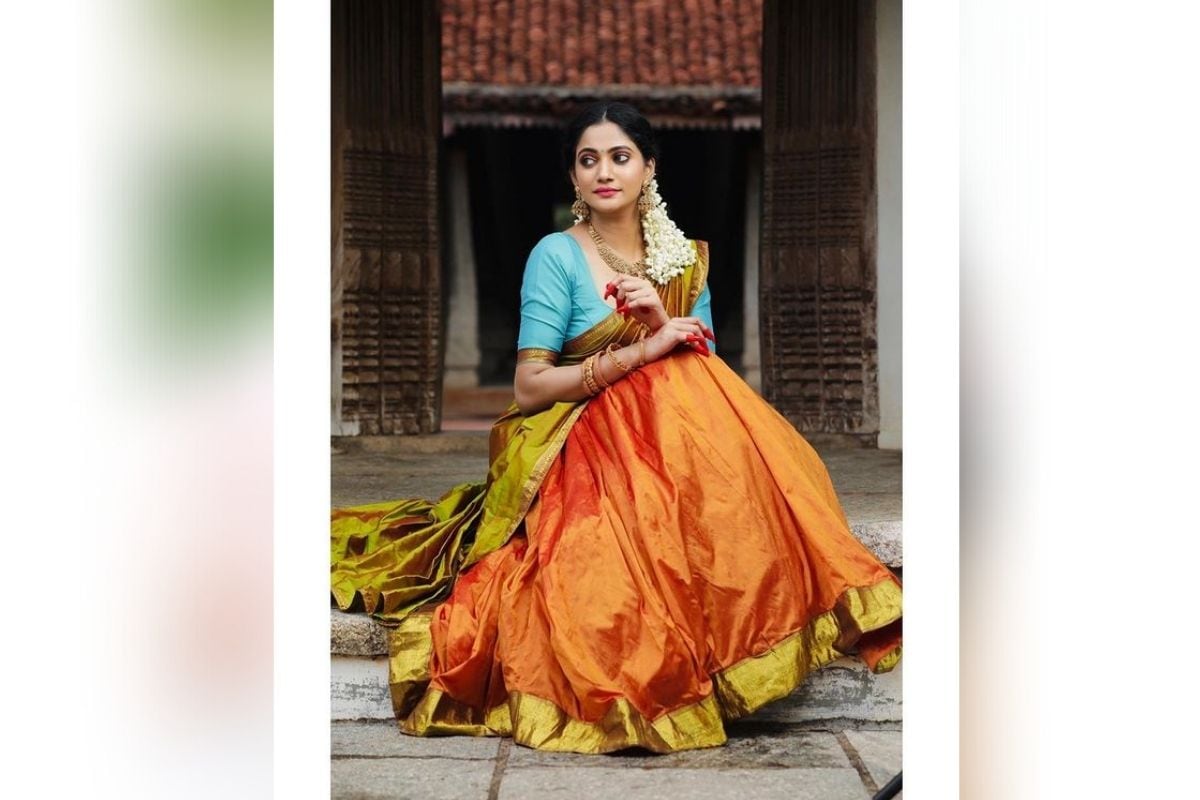 Losliya Mariyanesan चे लाखो चाहते आहेत. तिने आतापर्यंत एकाही चित्रपटात काम केलं नाही. तरीही तिला इन्स्टाग्राम अकाऊंटवर 10 लाख लोकं फॉलो करतात. यावरून तिची प्रसिद्धी लक्षात येऊ शकते. Losliya Mariyanesan चे लाखो चाहते आहेत. तिने आतापर्यंत एकाही चित्रपटात काम केलं नाही. तरीही तिला इन्स्टाग्राम अकाऊंटवर 10 लाख लोकं फॉलो करतात. यावरून तिची प्रसिद्धी लक्षात येऊ शकते.