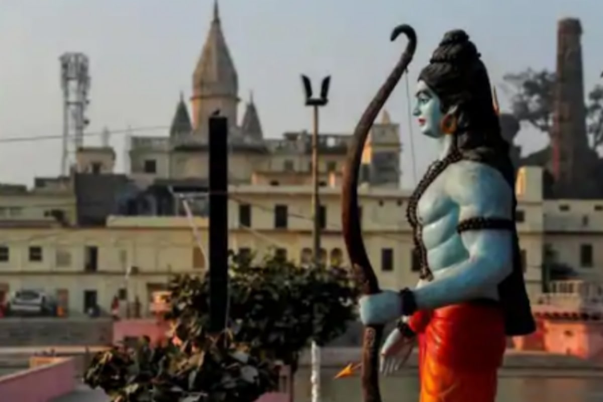 उत्तर प्रदेशच्या योगी सरकारने अर्थसंकल्प सादर करताना जाहीर केलं की अयोध्येत बांधल्या जाणाऱ्या नवीन विमानतळाचं नावं हे मर्यादा पुरुषोत्तम भगवान राम यांच्या नावावर असेल. असं झाल्यास कोणत्याही हिंदू देवाच्या नावाचं हे देशातलं पाहिलं विमानतळ असेल. आजपर्यंत देशातल्या कुठल्याच विमानतळाच नावं हे कुठल्याही देवाच्या नावावरून नाही. पण जगात असं एक विमानतळ नक्कीच आहे जे हिंदू देवाला समर्पित आहे. तिथं बऱ्याच ठिकाणी त्यांची मूर्ती दिसून येते. उत्तर प्रदेशच्या योगी सरकारने अर्थसंकल्प सादर करताना जाहीर केलं की अयोध्येत बांधल्या जाणाऱ्या नवीन विमानतळाचं नावं हे मर्यादा पुरुषोत्तम भगवान राम यांच्या नावावर असेल. असं झाल्यास कोणत्याही हिंदू देवाच्या नावाचं हे देशातलं पाहिलं विमानतळ असेल. आजपर्यंत देशातल्या कुठल्याच विमानतळाच नावं हे कुठल्याही देवाच्या नावावरून नाही. पण जगात असं एक विमानतळ नक्कीच आहे जे हिंदू देवाला समर्पित आहे. तिथं बऱ्याच ठिकाणी त्यांची मूर्ती दिसून येते.