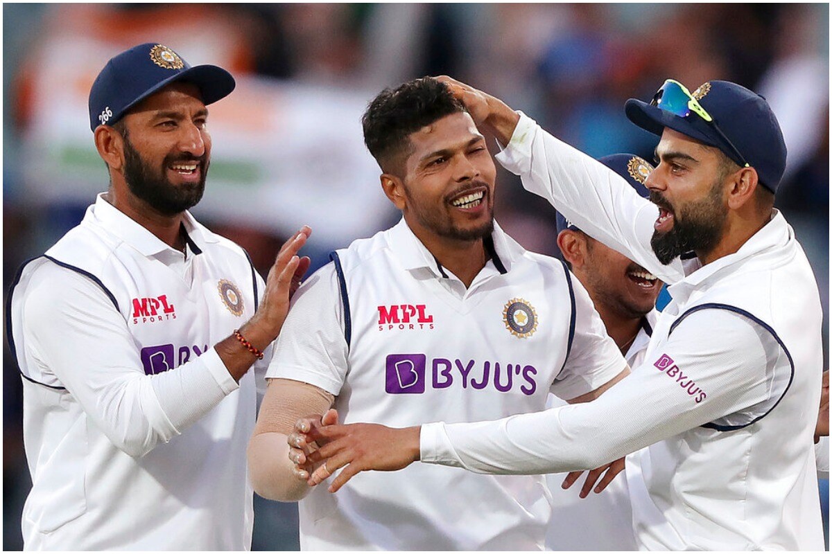 टीम इंडियाचा फास्ट बॉलर उमेश यादवचं पुन्हा एकदा भारतीय टेस्ट टीममध्ये पुनरागमन झालं आहे. ऑस्ट्रेलिया दौऱ्यातल्या ऍडलेड टेस्टमध्ये दुखापत झाल्यानंतर उमेश यादव टीमच्याबाहेर होता. इंग्लंडविरुद्धच्या पहिल्या दोन टेस्टलाही उमेश यादव मुकला होता. पण आता पुन्हा एकदा उमेश यादवला संधी मिळाली आहे. टीम इंडियाचा फास्ट बॉलर उमेश यादवचं पुन्हा एकदा भारतीय टेस्ट टीममध्ये पुनरागमन झालं आहे. ऑस्ट्रेलिया दौऱ्यातल्या ऍडलेड टेस्टमध्ये दुखापत झाल्यानंतर उमेश यादव टीमच्याबाहेर होता. इंग्लंडविरुद्धच्या पहिल्या दोन टेस्टलाही उमेश यादव मुकला होता. पण आता पुन्हा एकदा उमेश यादवला संधी मिळाली आहे.
