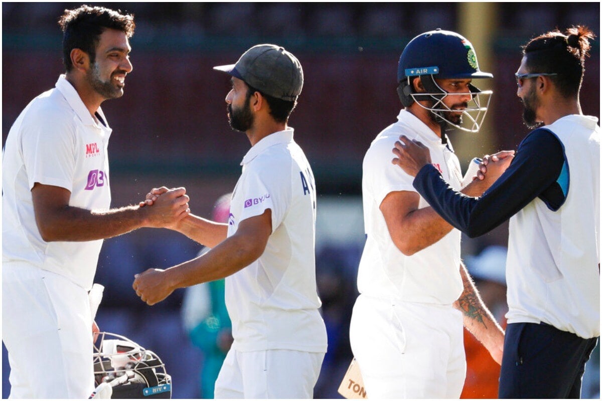 अश्विनने आतापर्यंत 76 टेस्टमध्ये 394 विकेट घेतल्या आहेत. जर मोटेरावर त्याला आणखी 6 विकेट घेता आल्या तर तो सगळ्यात जलद 400 विकेट घेणारा भारतीय खेळाडू ठरेल. सध्या हे रेकॉर्ड अनिल कुंबळेच्या नावावर आहे. कुंबळेने 85 टेस्टमध्ये हा विक्रम केला होता. (Photo- AP) अश्विनने आतापर्यंत 76 टेस्टमध्ये 394 विकेट घेतल्या आहेत. जर मोटेरावर त्याला आणखी 6 विकेट घेता आल्या तर तो सगळ्यात जलद 400 विकेट घेणारा भारतीय खेळाडू ठरेल. सध्या हे रेकॉर्ड अनिल कुंबळेच्या नावावर आहे. कुंबळेने 85 टेस्टमध्ये हा विक्रम केला होता. (Photo- AP)