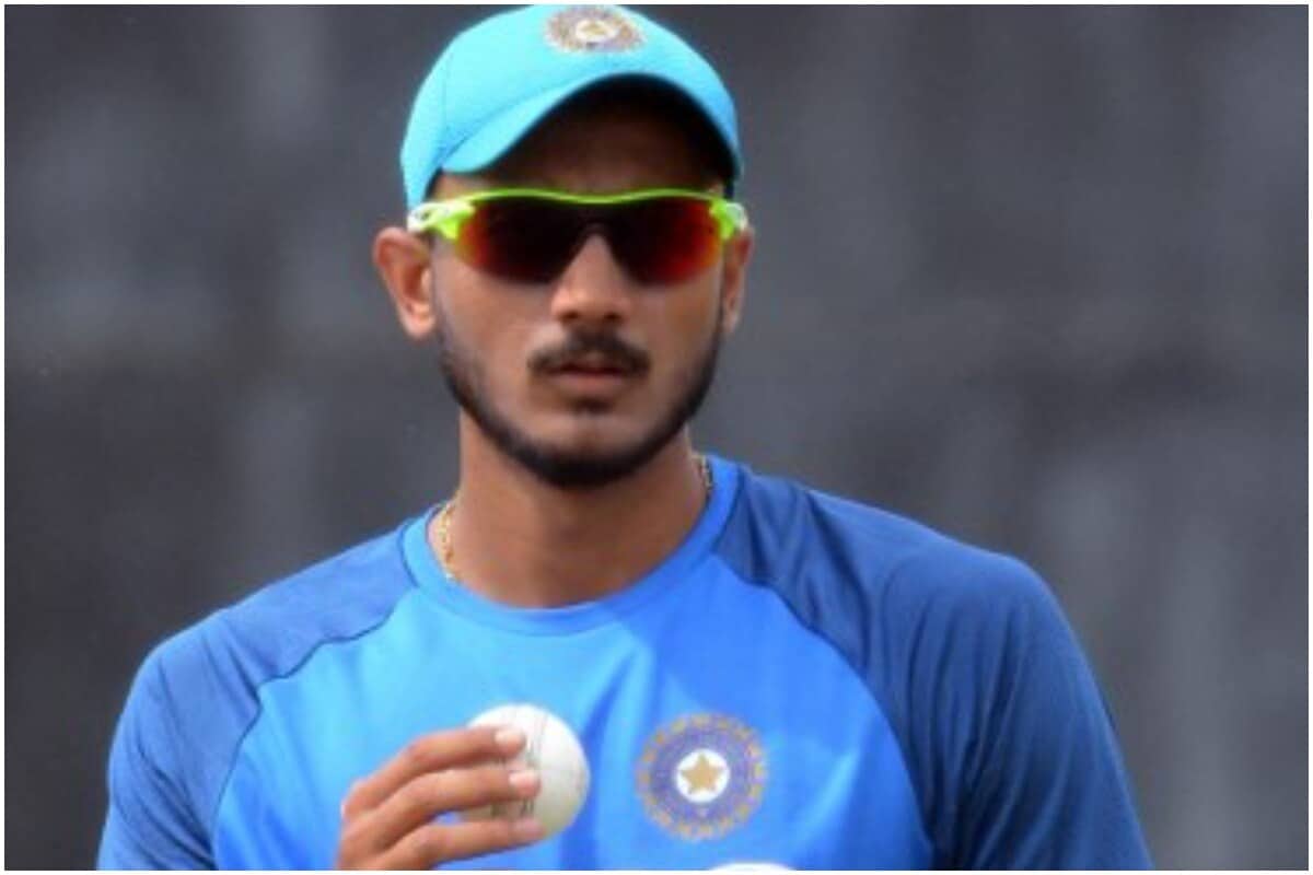 अक्षर पटेलने अहमदाबादच्या डे-नाईट टेस्टमध्ये एकूण 11 विकेट घेतल्या. डे-नाईट टेस्टमध्ये एवढ्या विकेट घेणारा अक्षर पटेल जगातला पहिला खेळाडू ठरला आहे. अक्षर पटेलने पहिल्या इनिंगमध्ये 38 रन देऊन 6 विकेट घेतल्या, तर दुसऱ्या इनिंगमध्ये त्याला 32 रन देऊन 5 विकेट मिळवल्या. (Photo- AFP) अक्षर पटेलने अहमदाबादच्या डे-नाईट टेस्टमध्ये एकूण 11 विकेट घेतल्या. डे-नाईट टेस्टमध्ये एवढ्या विकेट घेणारा अक्षर पटेल जगातला पहिला खेळाडू ठरला आहे. अक्षर पटेलने पहिल्या इनिंगमध्ये 38 रन देऊन 6 विकेट घेतल्या, तर दुसऱ्या इनिंगमध्ये त्याला 32 रन देऊन 5 विकेट मिळवल्या. (Photo- AFP)