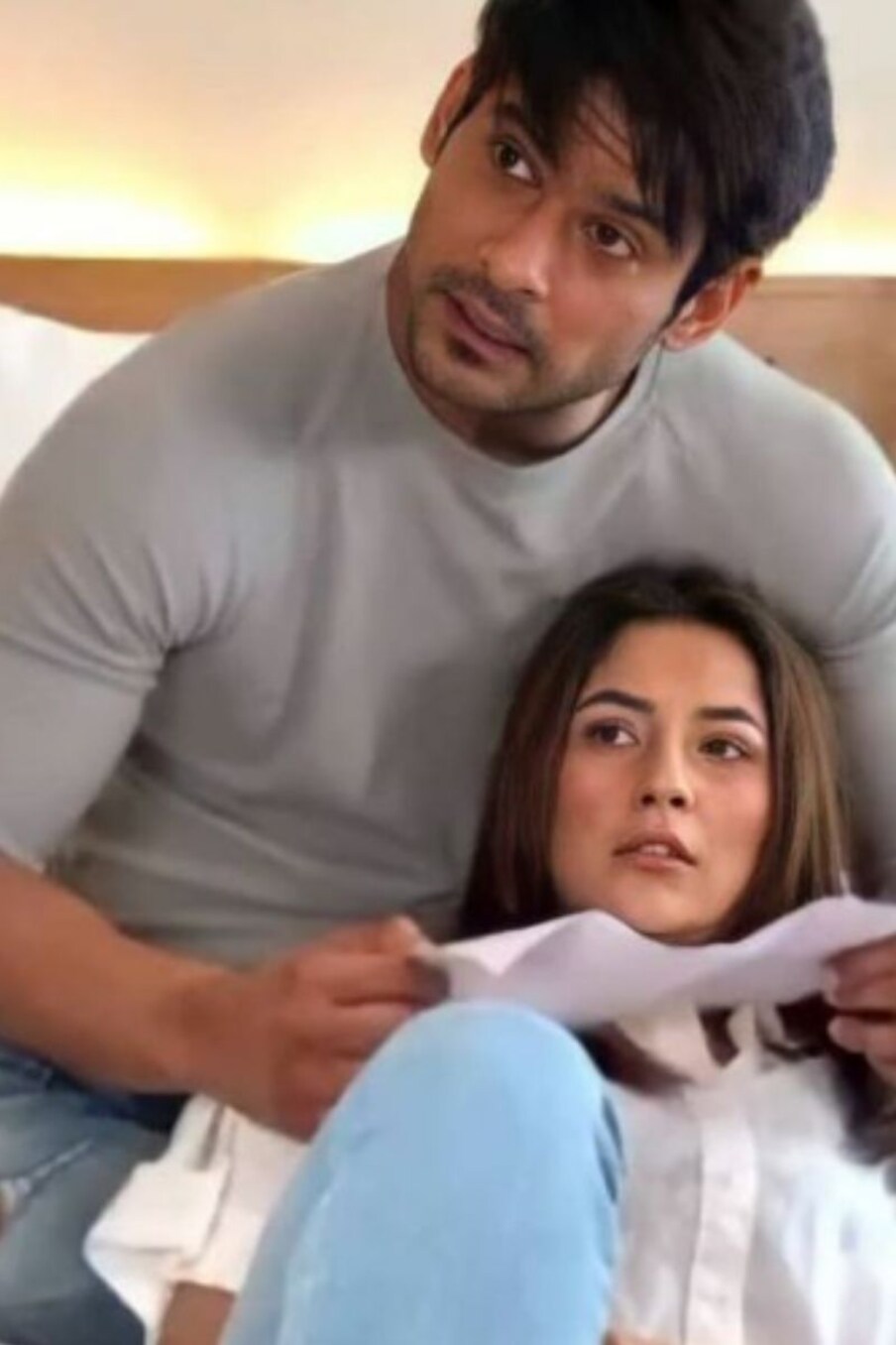 या दोघांनी कोर्टात लग्न केल्याचं सांगितलं जात आहे. तसं असलं तरी या वृत्ताची अजूनही अधिकृत पृष्टी झालेली नाही. त्यामुळे या बातमीत किती तथ्य आहे हे सांगण अजूनही कठीण आहे. ( Photo credit - @sidnaaz_obsessed20/Instagram)