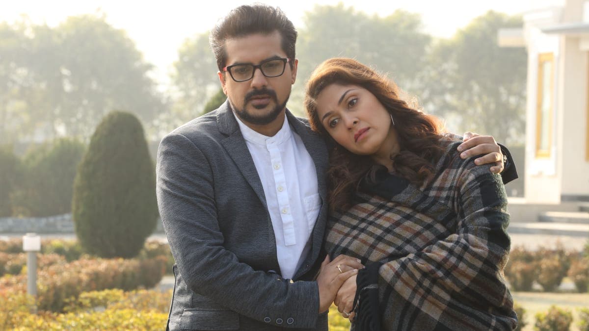 या सिनेमाची स्टारकास्टही मोठी आहे. मंजरी फडणीस, सौरभ गोखले आणि पुष्कर जोग तसेच अभिनेत्री उषा नटकर्णी, अभिनेता अजय कुमार सिंह, आनंद जोग मुख्य भूमिकेत आहेत. या सिनेमाची स्टारकास्टही मोठी आहे. मंजरी फडणीस, सौरभ गोखले आणि पुष्कर जोग तसेच अभिनेत्री उषा नटकर्णी, अभिनेता अजय कुमार सिंह, आनंद जोग मुख्य भूमिकेत आहेत.