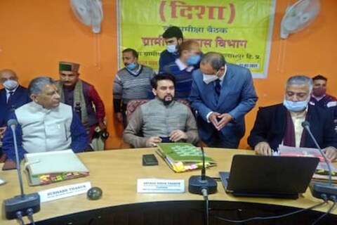 रात्री उशीरापर्यंत चालणाऱ्या पार्ट्या त्या पार्ट्यांमधील धिंगाणा यामुळे शेजारच्यांची झोप मोड होण्याचा प्रकार नवा नाही. केंद्रीय अर्थ राज्यमंत्री अनुराग ठाकूर (Anurag Thakur) यांनाही याचा फटका बसला आहे. 
