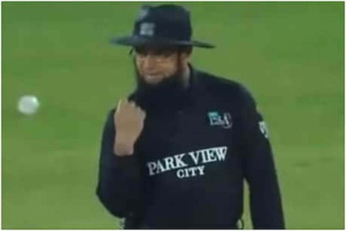 टीमनं Review गमवातच अंपायरनं केला जल्लोष, पाहा मजेदार VIDEO