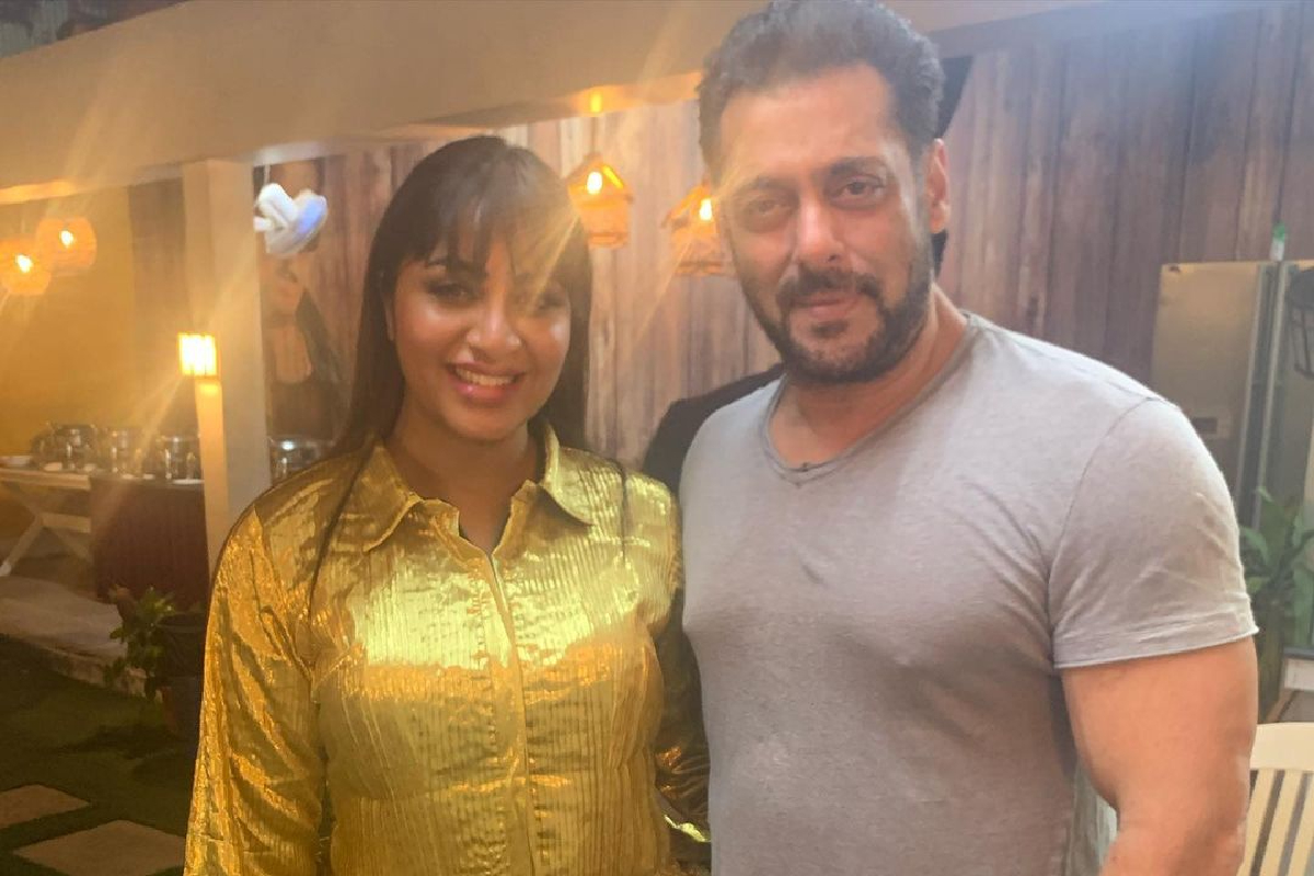 ‘हा सोफा गुंडाळून का आलीस?’; अर्शीचे कपडे पाहून सलमाननं उडवली खिल्ली