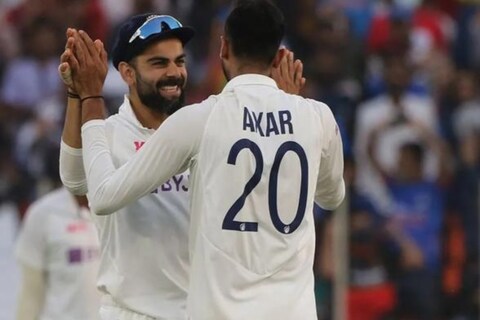 भारत विरुद्ध इंग्लंड (IND vs ENG)  यांच्यातील तिसऱ्या टेस्टच्या दुसऱ्या दिवशी संपूर्णपणे बॉलर्सचं वर्चस्व आहे.हमदाबादचा स्थानिक खेळाडू अक्षर पटेलनं (Axar Patel) पहिल्या ओव्हरमध्ये दोन विकेट्स घेतल्या आहेत. 