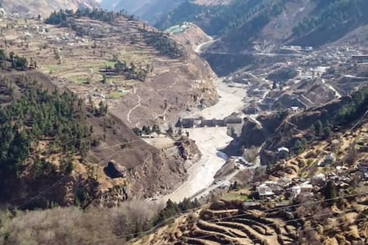 Chamoli Disaster: आईनं फोन केला नसता तर...मृत्यूच्या दाढेतून वाचले मुलासह 25 जण!