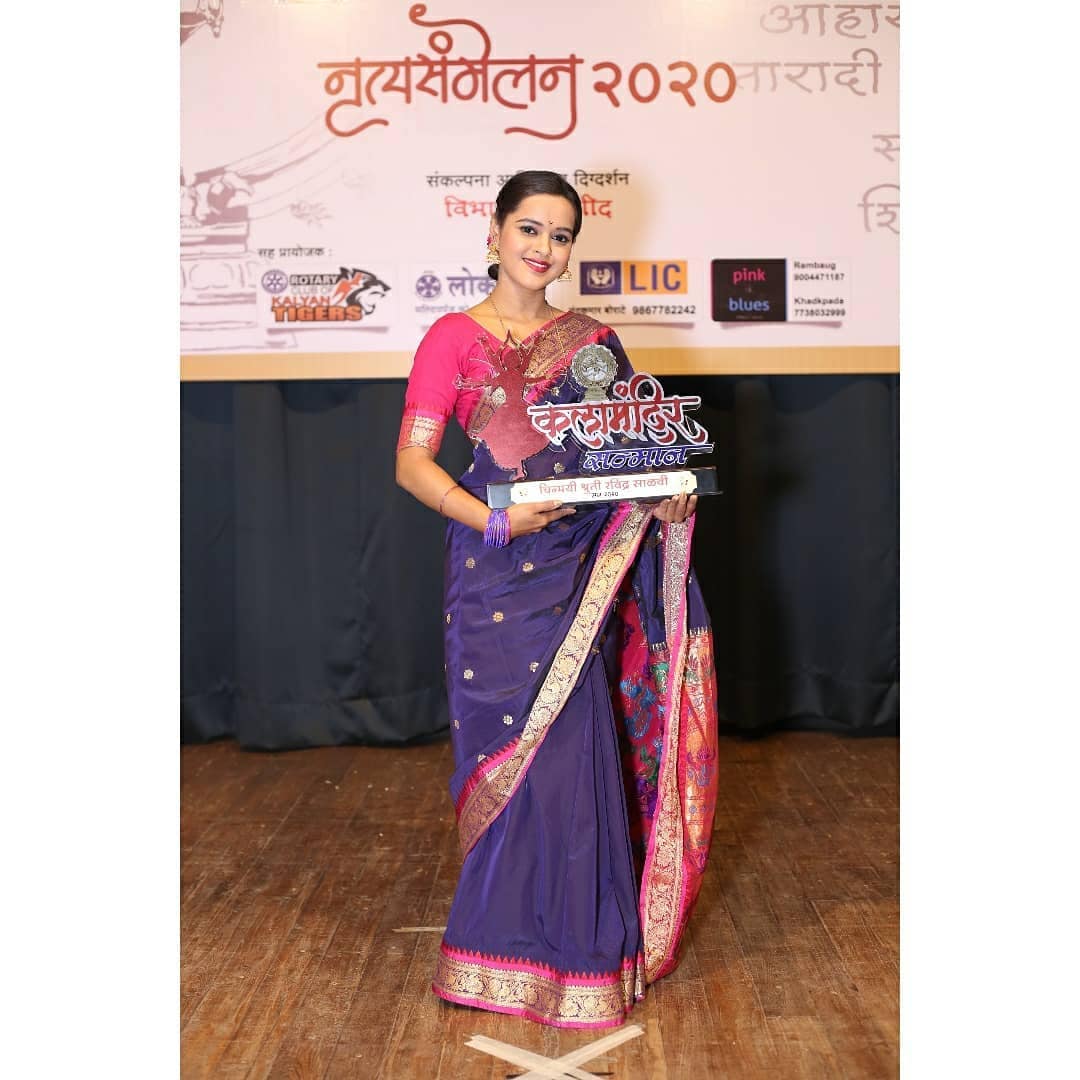 परंतु यामध्ये अभिनेत्री चिन्मयी साळवी मात्र सर्वांचेच लक्ष वेधून घेत आहे. (फोटो सौजन्य इन्स्टाग्राम) परंतु यामध्ये अभिनेत्री चिन्मयी साळवी मात्र सर्वांचेच लक्ष वेधून घेत आहे. (फोटो सौजन्य इन्स्टाग्राम)