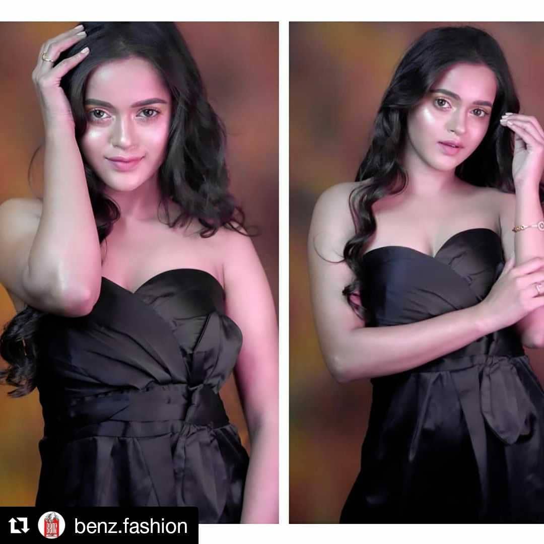 या मालिकेत साक्षी नामक एका चुणचुणीत मुलीची भूमिका साकारणारी चिन्मयीनं आपल्या जबरदस्त अभिनयानं सर्वांचंच लक्ष वेधून घेतलं. (फोटो सौजन्य इन्स्टाग्राम) या मालिकेत साक्षी नामक एका चुणचुणीत मुलीची भूमिका साकारणारी चिन्मयीनं आपल्या जबरदस्त अभिनयानं सर्वांचंच लक्ष वेधून घेतलं. (फोटो सौजन्य इन्स्टाग्राम)