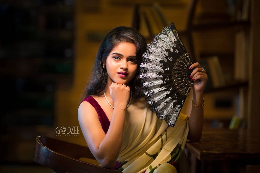 तिनं नवरी मिळे नवऱ्याला या मालिकेतून छोट्या पडद्यावर पदार्पण केलं होतं. (फोटो सौजन्य इन्स्टाग्राम) तिनं नवरी मिळे नवऱ्याला या मालिकेतून छोट्या पडद्यावर पदार्पण केलं होतं. (फोटो सौजन्य इन्स्टाग्राम)