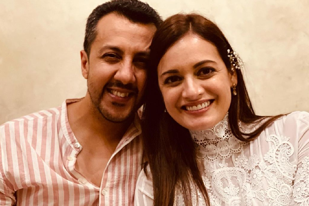 कोणत्याही नात्यात (Relations) प्रेम आणि विश्वास यांच्याबरोबर आवष्यकता असते ती समर्पणाच्या भावनेची. दोन मनं प्रेमाने आणि विश्वासाने बांधलेली असली तर, त्यांना कोणीही वेगळं करु शकत नाही.