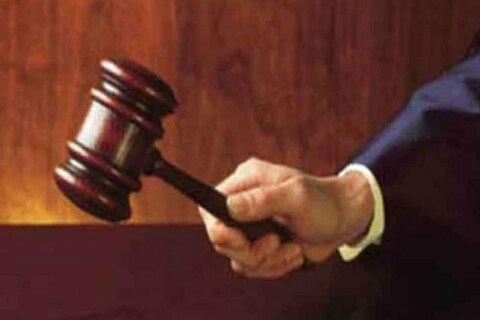 15 वर्षांहून अधिक वयाच्या पत्नीशी (More than 15 years Old wife)  शारीरिक संबंध ठेवणं (having sex with wife), लैंगिक अत्याचारात (Sexual Abuse) मोडतं का? याबाबत उच्च न्यायालयानं (High Court) मोठा निर्णय दिला आहे.