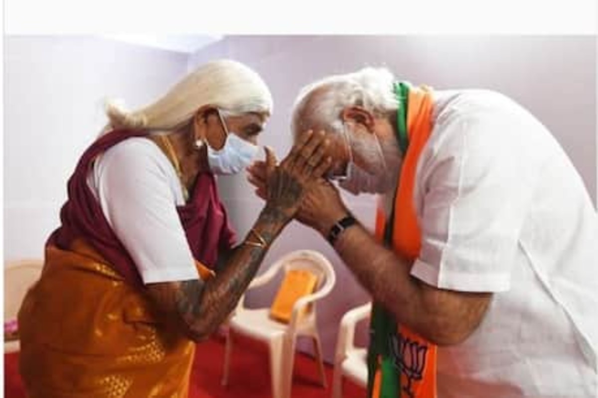 नरेंद्र मोदी हात जोडून ज्यांचा आशीर्वाद घेत आहेत त्या 106 वर्षांच्या आजीबाई कोण आहेत?