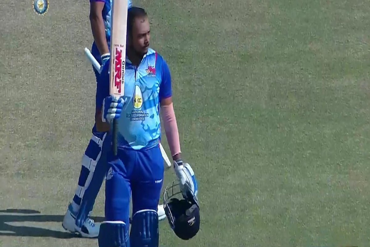 Vijay Hazare Trophy : टीम इंडियातून मिळालेला डच्चू शॉच्या जिव्हारी, 185 रनची धडाकेबाज खेळी