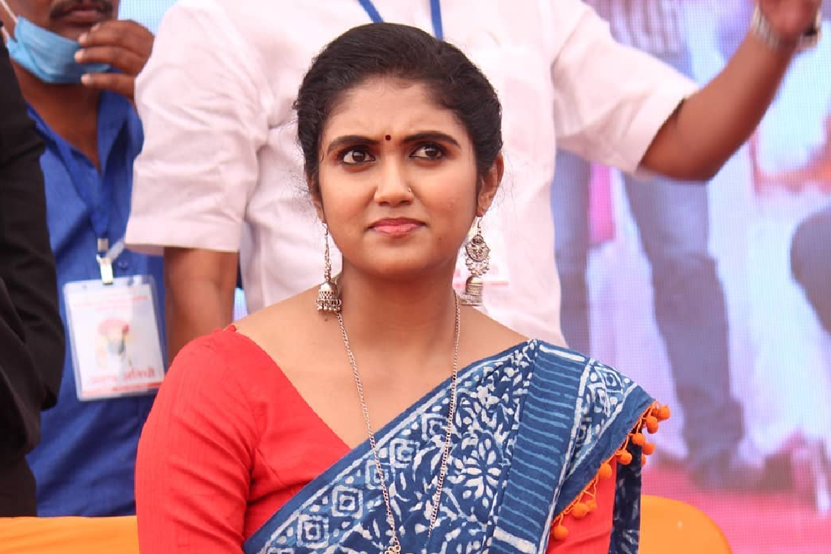 आर्चीच्या कार्यक्रमात नागरिक झाले सैराट; 6 जणांविरोधात गुन्हा दाखल