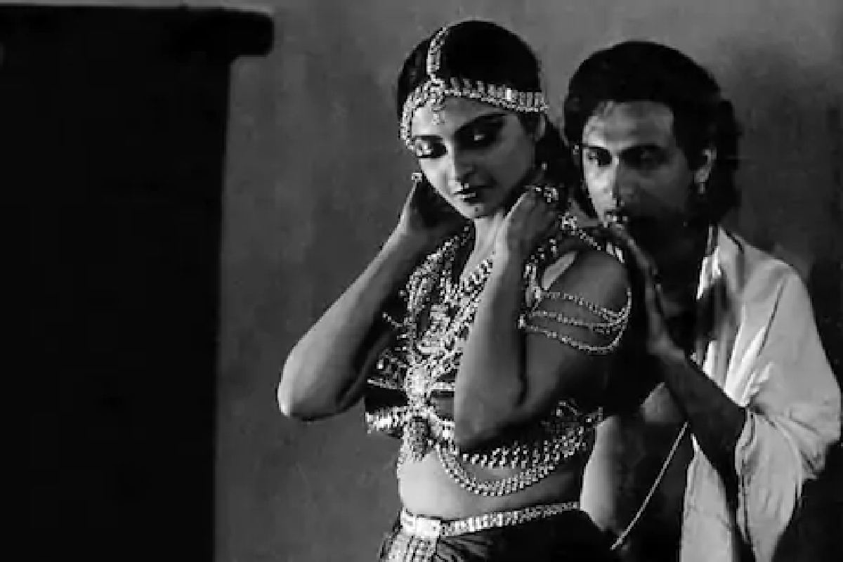 रेखाच्या BOLD सीनमुळं उडाली होती खळबळ; शेखर सुमन यांचा ‘उत्सव’ पुन्हा चर्चेत