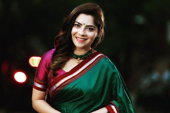 चाहत्याचा सोनाली कुलकर्णीच्या पिंपरी चिंचवडमधील घरात राडा, झटापटीत वडील जखमी