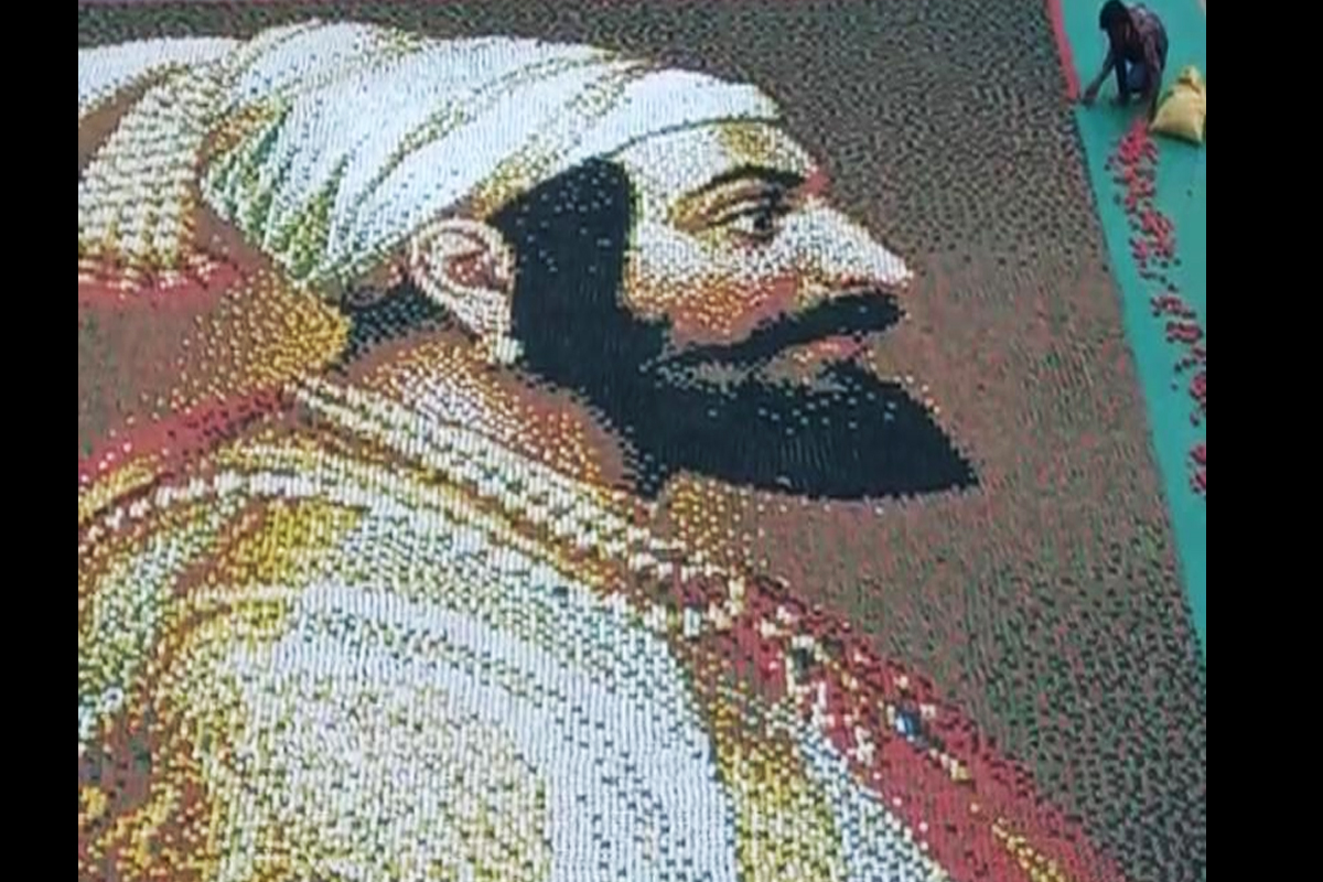 50 हजार दिवे, ठाण्यात उभारले शिवरायाचे जगातील सर्वात मोठे मोझॅक पोट्रेट!