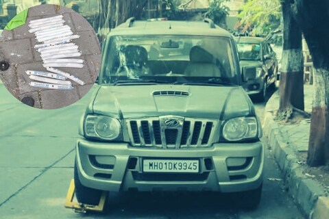Mumbai Explosive Found in Car: पेडर रोड परिसरातील मायकल रोडवर ही स्फोटकं ठेवलेली गाडी आढळली. गाडीत जिलेटीनच्या 20 कांड्या सापडल्या 