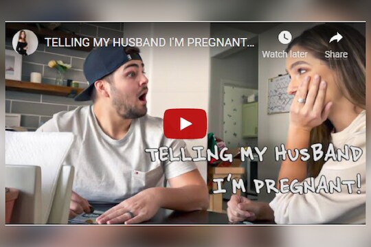 VIDEO पाहून चक्रावून जाल; पतीला लॉटरीच्या तिकिटातून कळलं तो बाबा होणार