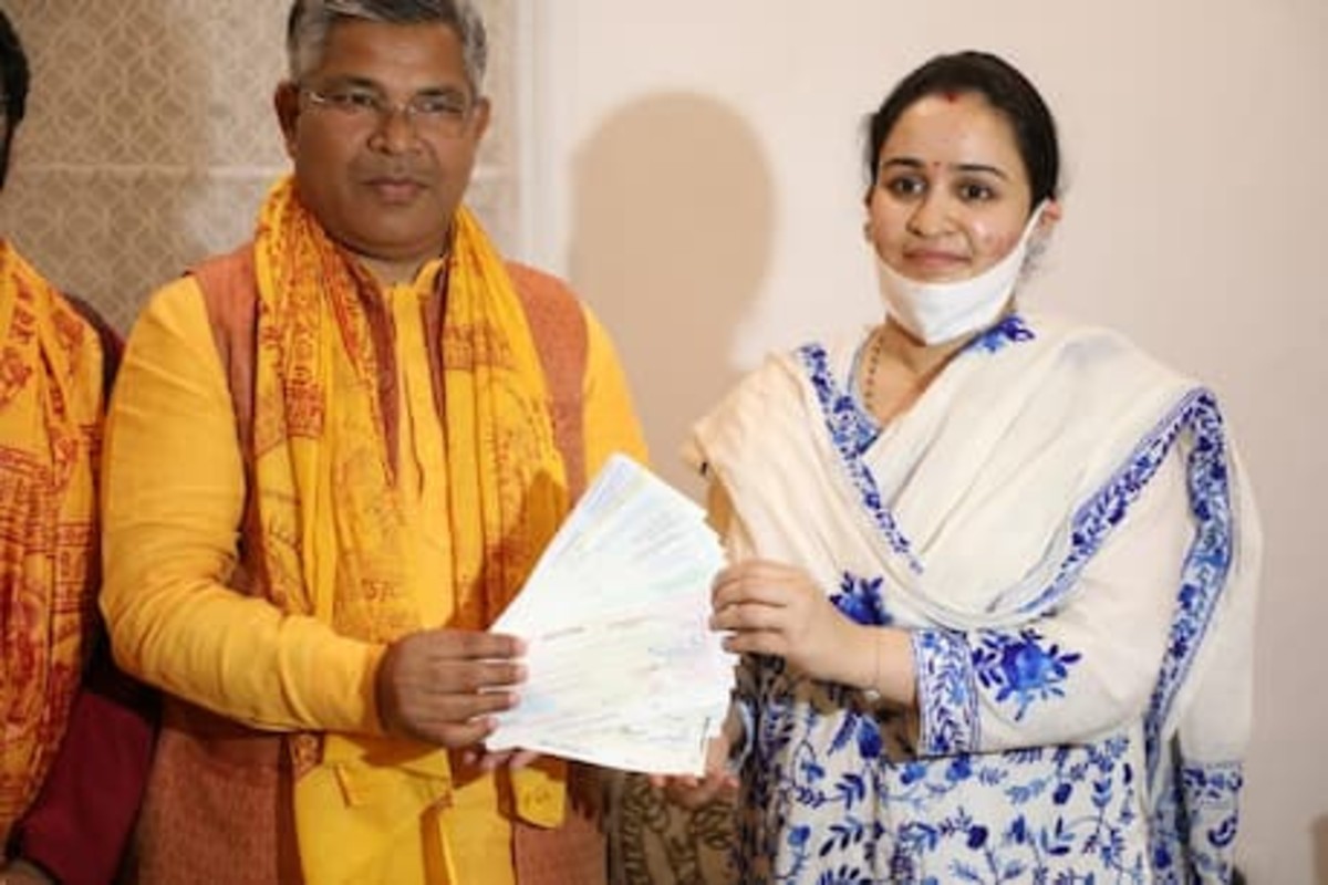 मुलायम सिंह यादव यांच्या सूनेनं राम मंदिरासाठी दिलं 11 लाखांचं दान, कारसेवकांवरील गोळीबारावर म्हणाल्या...