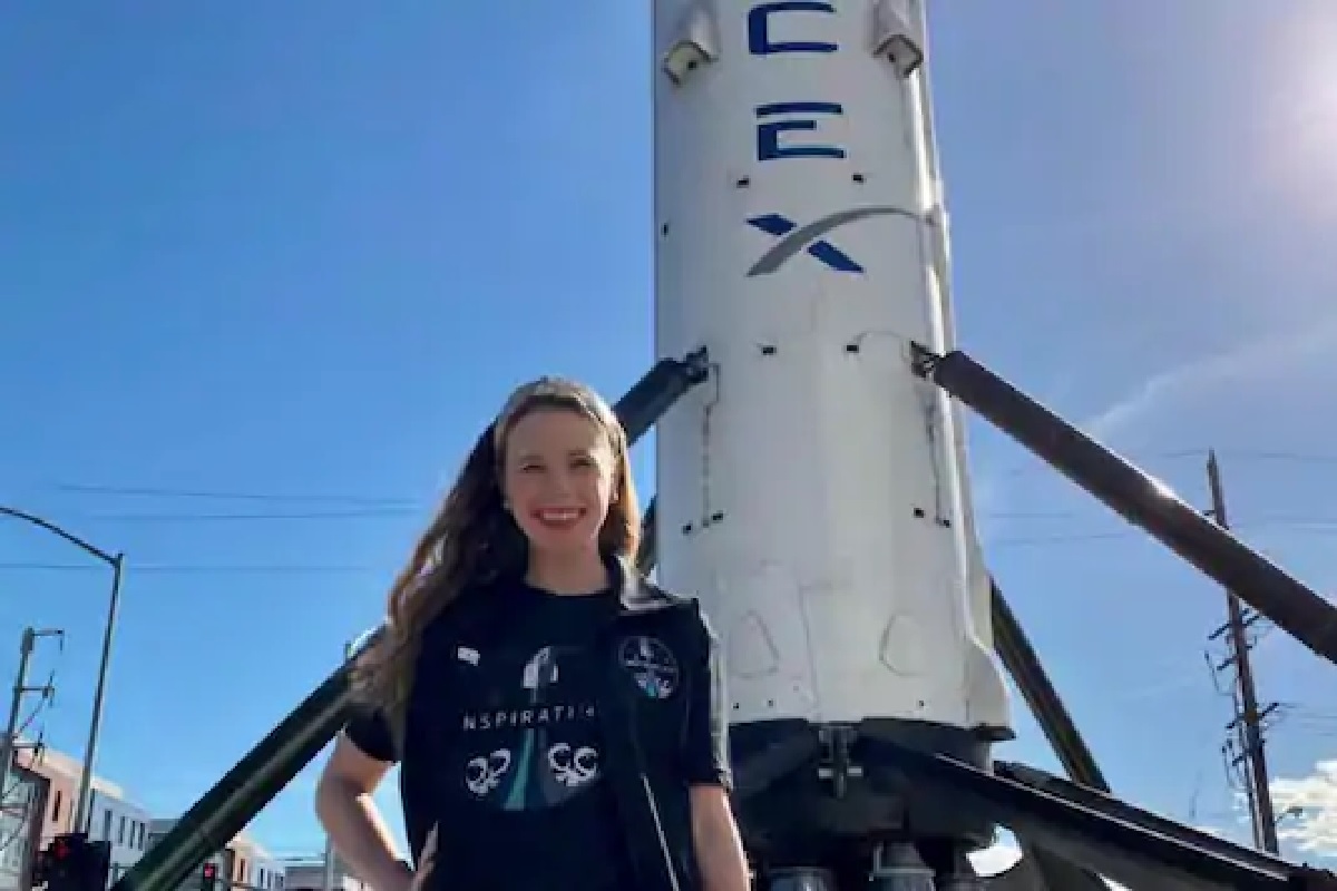 कॅन्सरवर मात करत अंतराळात जाणार! ही ठरणार सगळ्यात तरुण महिला