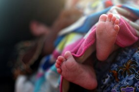 माऊलीच्या डोळ्यातले अश्रू पाहून चोराचं हृदयपरिवर्तन;3 दिवसांचं बाळ आईच्या कुशीत