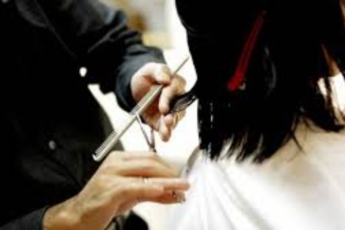 ब्युटीसलून चालवायची गँगस्टरची प्रेयसी; पोलिसांच्या छापेमारीत धक्कादायक बाब उघड; आता तिचीही तुरुंगात रवानगी