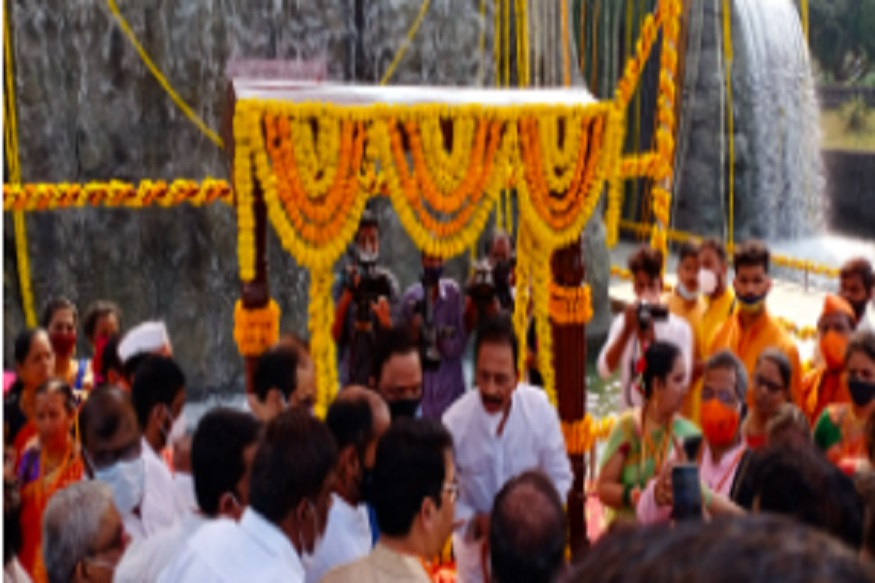 मुंबईत शिवजयंतीने राजकीय विरोधकांना आणले एकत्र