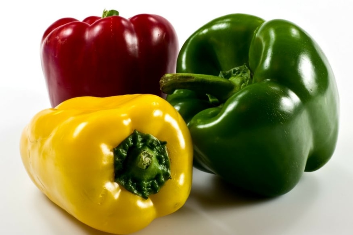 बीट, शिमला मिरची सारख्या भाज्या फर्टिलिटी वाढवण्यामध्ये मदत करतात. आंबट फळं, पालेभाज्या देखील स्ट्रेस कमी करतात, फॉलिक अॅसिड वाढवतात. फर्टिलिटी वाढवण्यासाठी आणि बाळाच्या विकासाकरता या भाज्या खायला हव्यात.