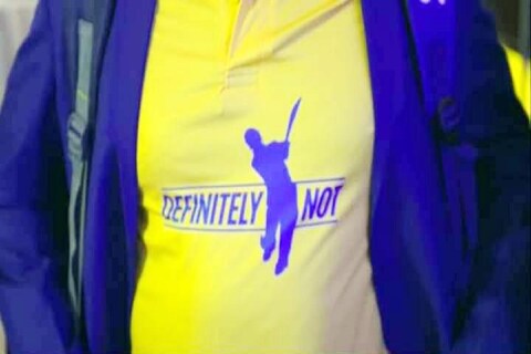 IPL 2021 चा लिलाव सुरू झाला तेव्हा CSK च्या संघाबरोबर आलेल्या कॅप्टन कूल धोनीने त्यांच्या टीमची पिवळ्या रंगाची जर्सी घातलेली होतीच. पण त्यावरची एक ओळ अनेकांचं लक्ष वेधून घेणारी होती. 
