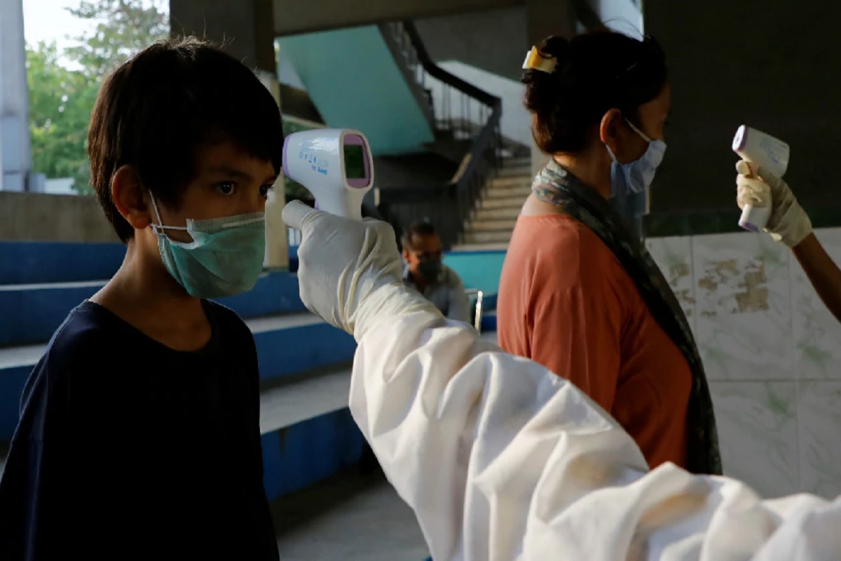 चिंतेत वाढ! दहा वर्षापेक्षा कमी वयाच्या मुलांमध्ये वाढतोय कोरोनाचा संसर्ग