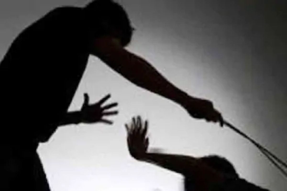 दीड तासाच्या पाठलाग करून अखेर आरोपीच्या मुसक्या अवळण्यात नेकनूर पोलिसांना यश आले आहे.