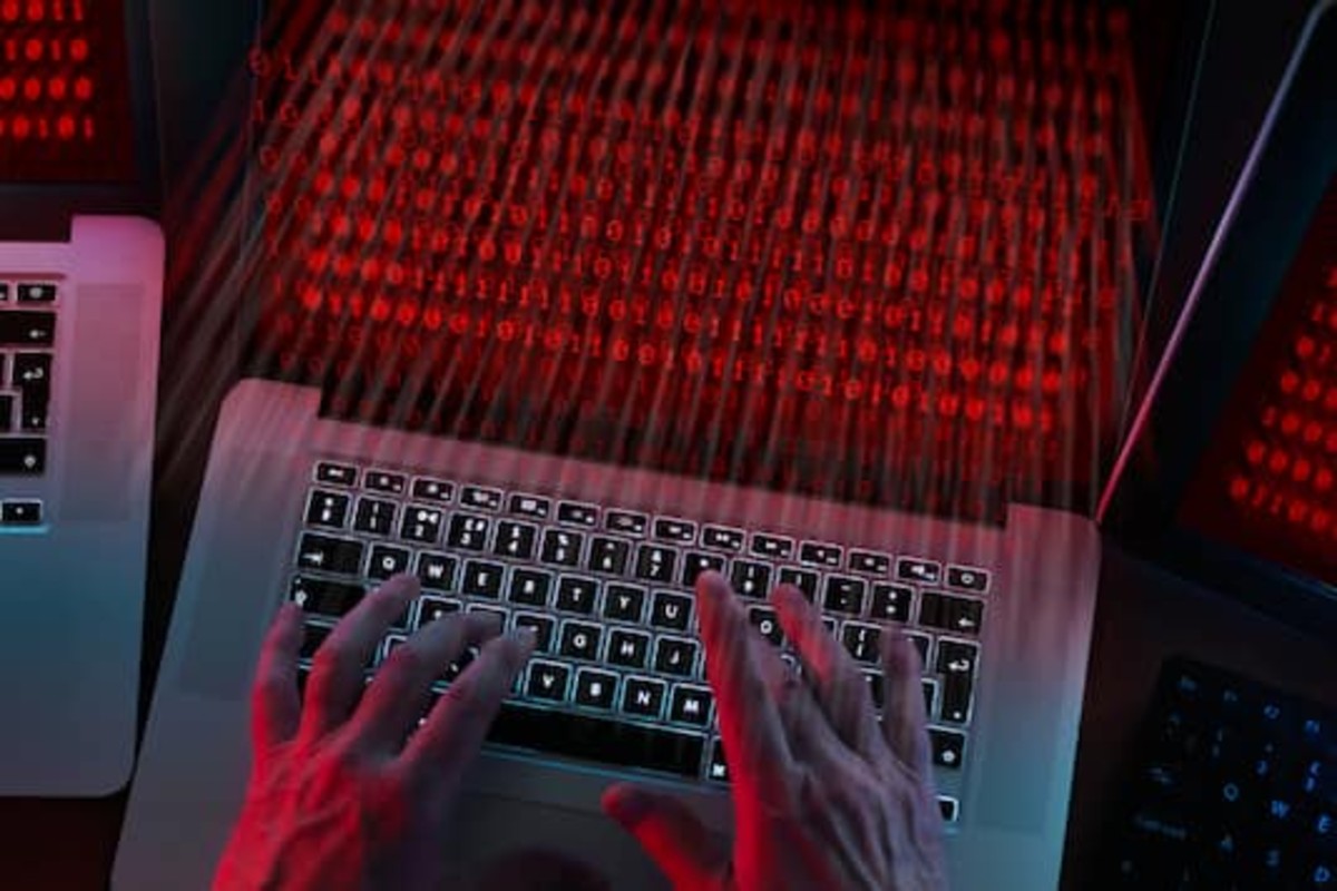 शिक्षिकेनं रागवलं म्हणून विद्यार्थीनीनं Fake ID बनवून असं काही केलं की...