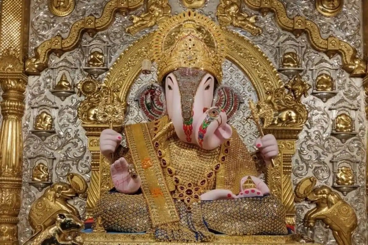 रवीवती चतुर्थीच्या दिवशी सकाळी लवकर उठावं