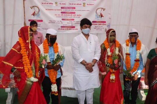 मंगलाष्टकांऐवजी वंदे मातरम; अनोखा विवाह सोहळा पाहून धनंजय मुंडेही भारावले
