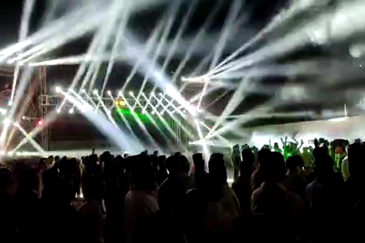 राष्ट्रवादी कार्यकर्ता गोट्याभाऊच्या लग्नाला डीजेवर गाव थिरकले, कोरोना नियम पायदळी तुडवले VIDEO