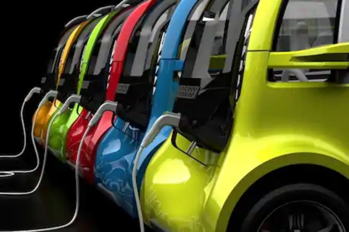 इलेक्ट्रिक चारचाकी वाहन खरेदीवर सरकार देणार दीड लाखांचं अनुदान; रोड टॅक्सही होणार माफ