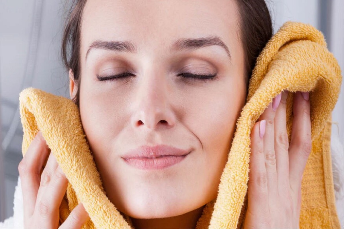 चेहऱ्यावरील डाग, पिंपल्स कमी करण्यासाठी लसूण आहे गुणकारी; असा करा उपयोग