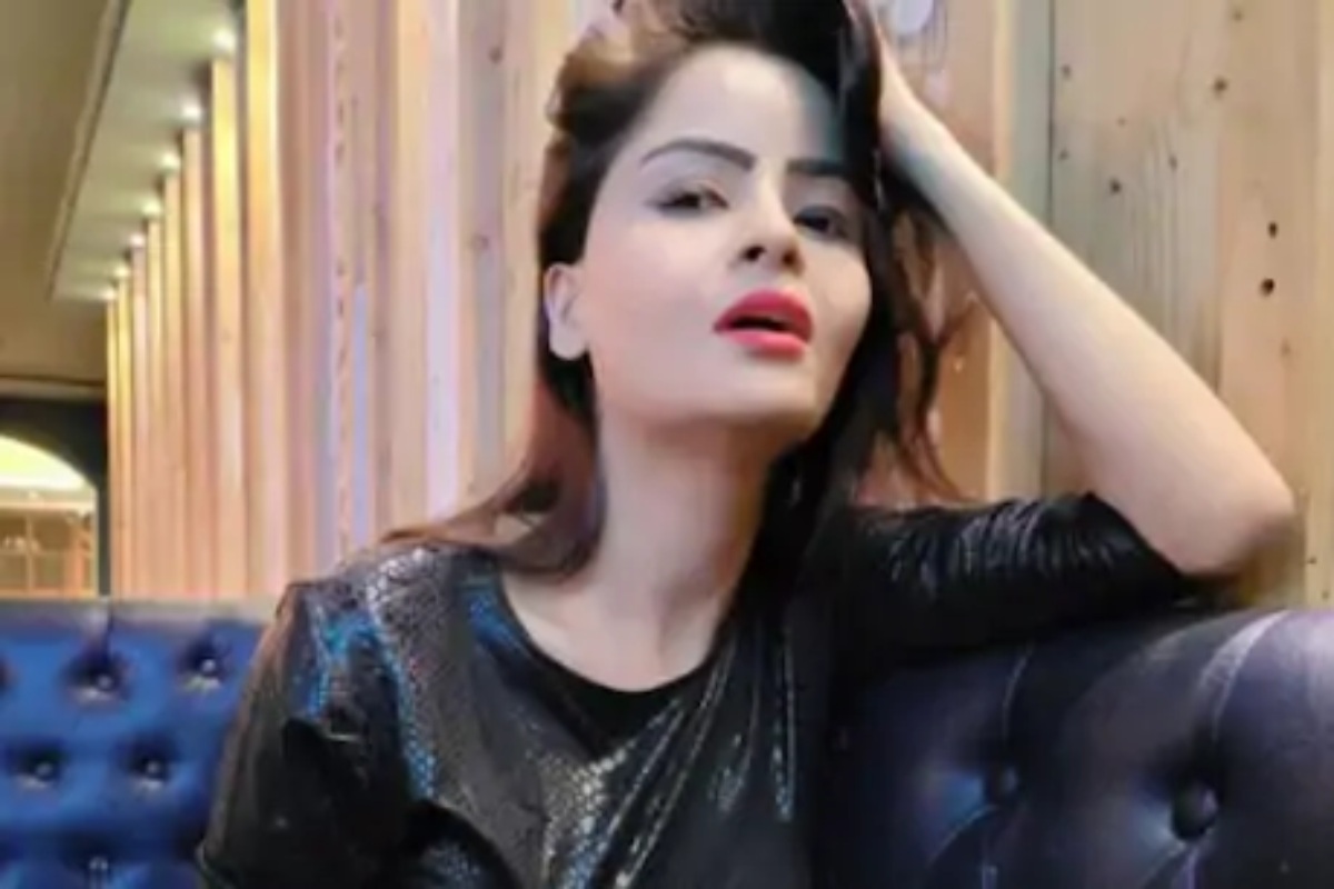 Gehana Vasisth मुंबई पोलिसांच्या ताब्यात, पॉर्न व्हिडिओ रॅकेटचं आहे प्रकरण