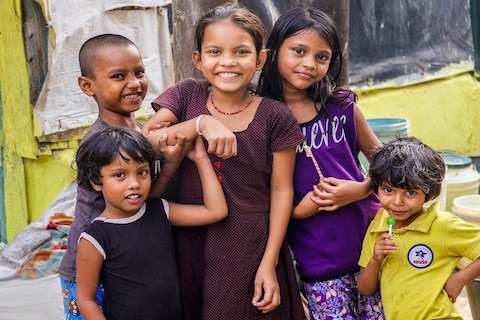 Sukanya Samriddhi Yojana: सुकन्या समृद्धी योजनेमध्ये तुम्ही छोटी बचत करून तुमच्या मुलीचं भविष्य सुरक्षित करू शकता. जाणून घ्या काय आहेत या योजनेचे फायदे