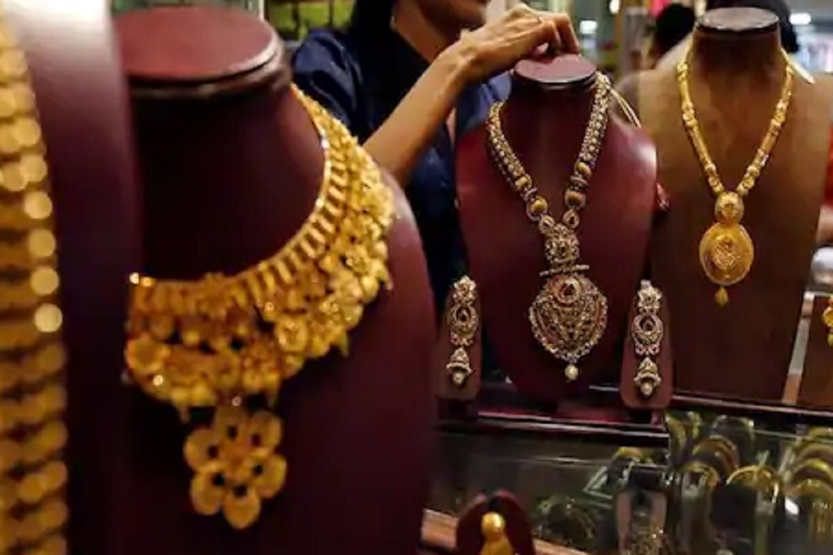 सोने दरात 16 टक्क्यांची घसरण; जाणून घ्या सध्याच्या किंमतीत गुंतवणूक केल्यास कसा होईल फायदा