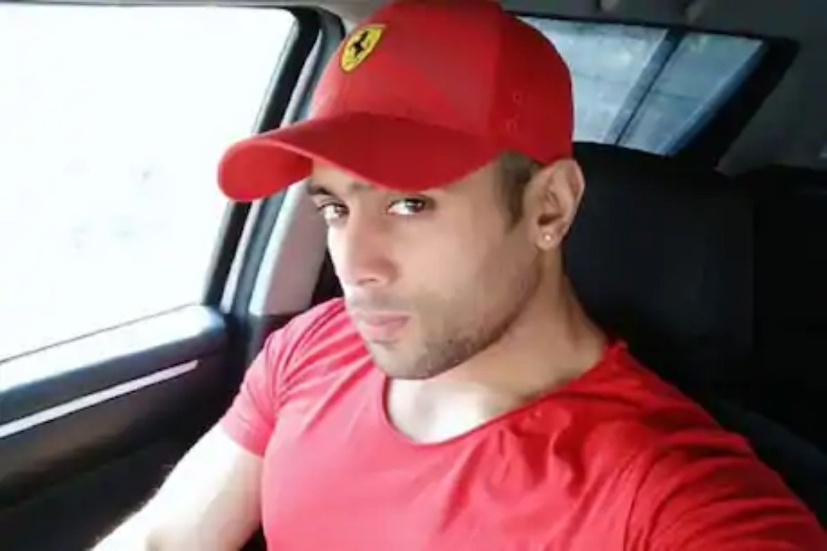 दुहेरी हत्याकांड! भर बाजारात कारमध्ये आढळले मृतदेह; गोळ्या घालून केली हत्या