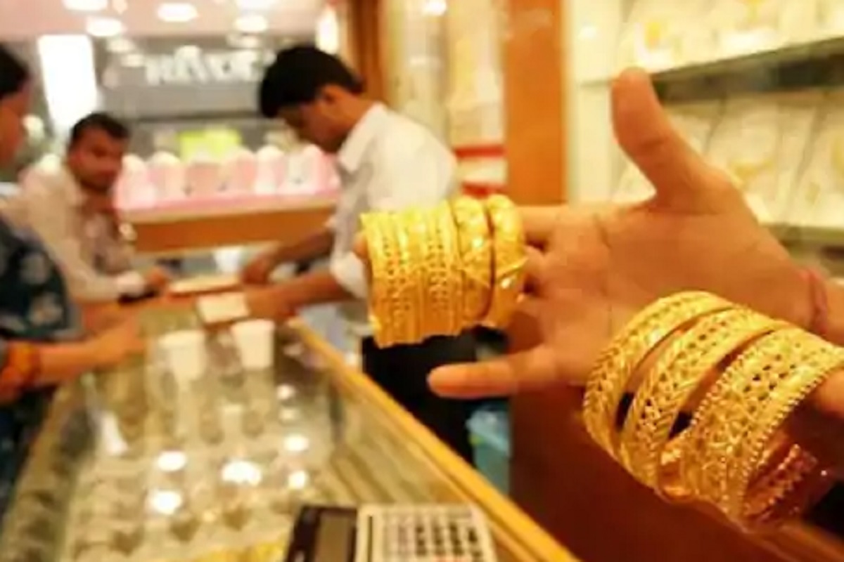 सोनं की FD? यंदा या गुंतवणुकीत मिळतोय सर्वाधिक परतावा